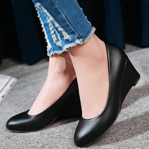 Elegant round toe office daily wedge pumps