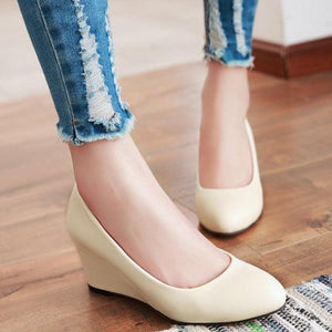 Elegant round toe office daily wedge pumps