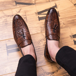 coffee Men's alligator tassels slip-ons
