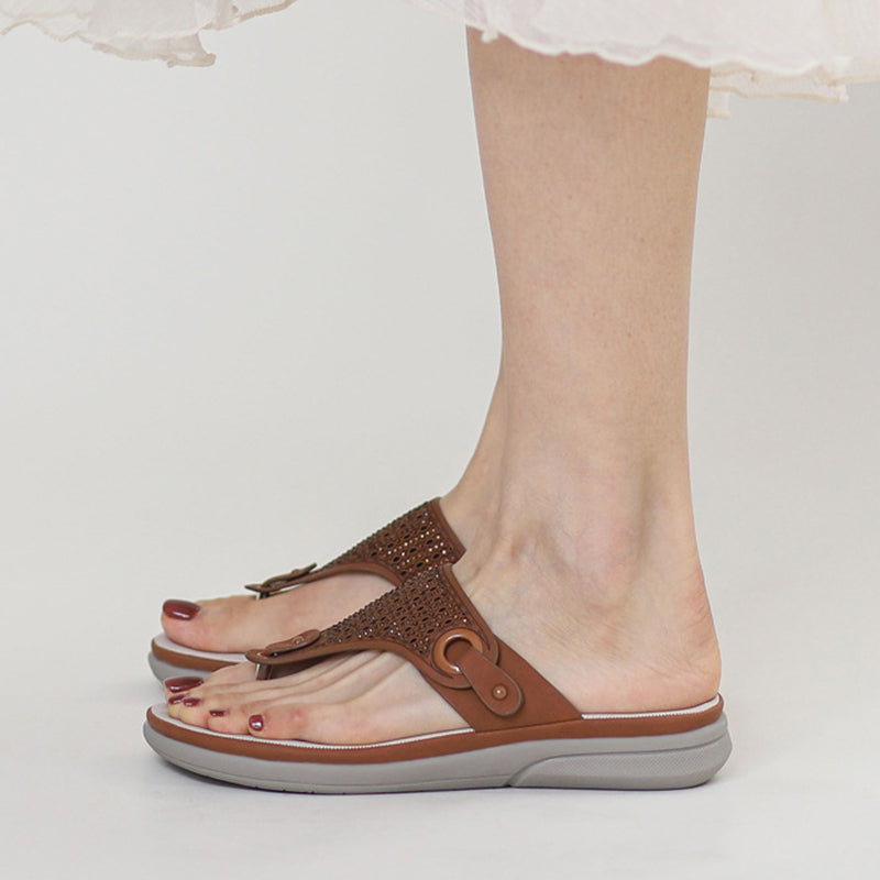 Retro platform flip flops for summer vacation