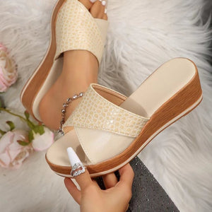 Stone patterned wedge heels slides