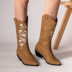 V-shaped embroidery cowboy boots