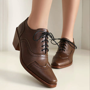 brown Retro-Inspired Wingtip Block Heel Oxfords for Women - Vintage Brogue Detailing + Classic Oxfords for Everyday Elegance