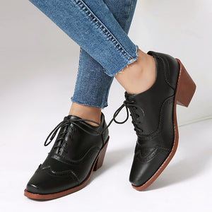 black Retro-Inspired Wingtip Block Heel Oxfords for Women - Vintage Brogue Detailing + Classic Oxfords for Everyday Elegance