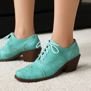 Retro-Inspired Wingtip Block Heel Oxfords for Women - Vintage Brogue Detailing + Classic Oxfords for Everyday Elegance