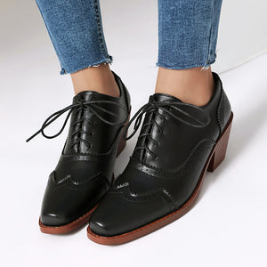 Retro-Inspired Wingtip Block Heel Oxfords for Women - Vintage Brogue Detailing + Classic Oxfords for Everyday Elegance