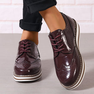 Vintage-Inspired Oxford Shoes for Women - Wingtip Brogue Platform Oxfords for Classic Everyday Wear