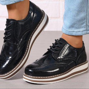 Vintage-Inspired Oxford Shoes for Women - Wingtip Brogue Platform Oxfords for Classic Everyday Wear