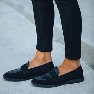 Women's black flat round toe penny loafers