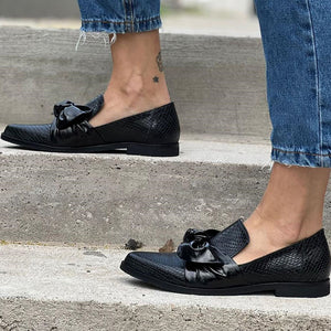 Women's black snakeskin print bowknot loafers