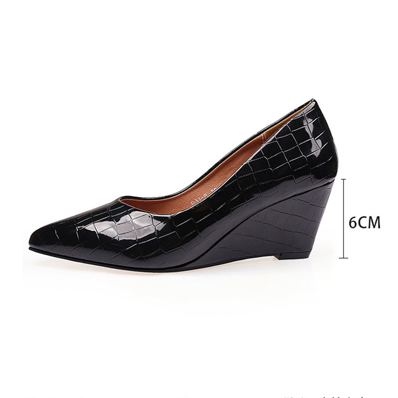 black Women's elegant alligator pattern wedge pumps