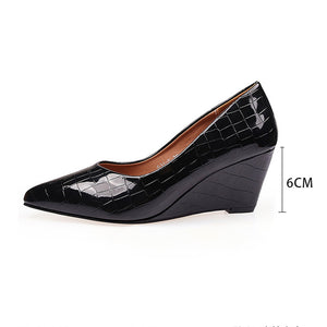 black Women's elegant alligator pattern wedge pumps