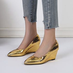 Women's elegant alligator pattern wedge pumps
