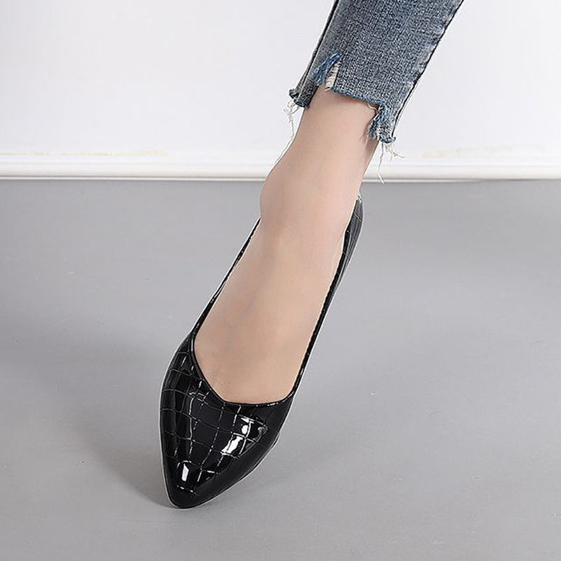 black Women's elegant alligator pattern wedge pumps