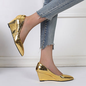 gold Women's elegant alligator pattern wedge pumps