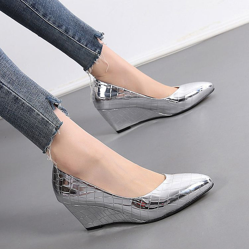 silver Women's elegant alligator pattern wedge pumps