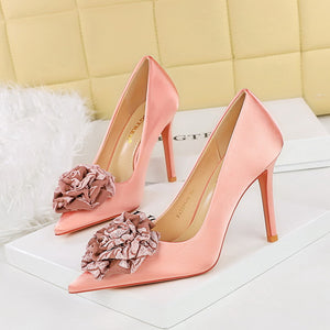 Women's flower embellished stiletto pumps