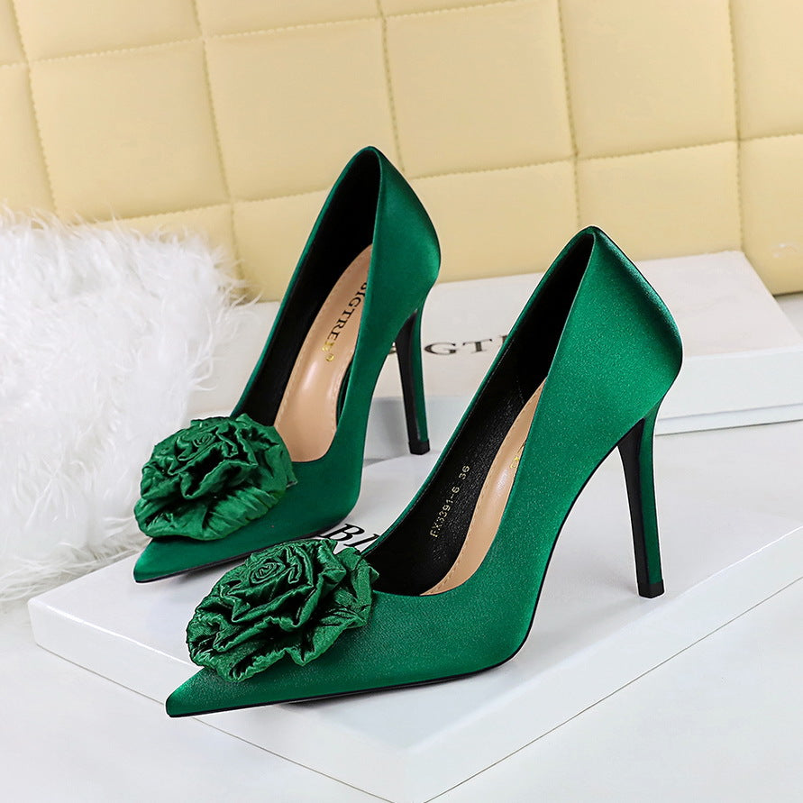 Women's flower embellished stiletto pumps