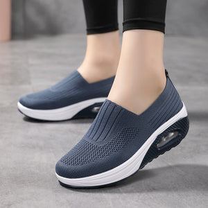 Women's knitted slip on sock sneakers