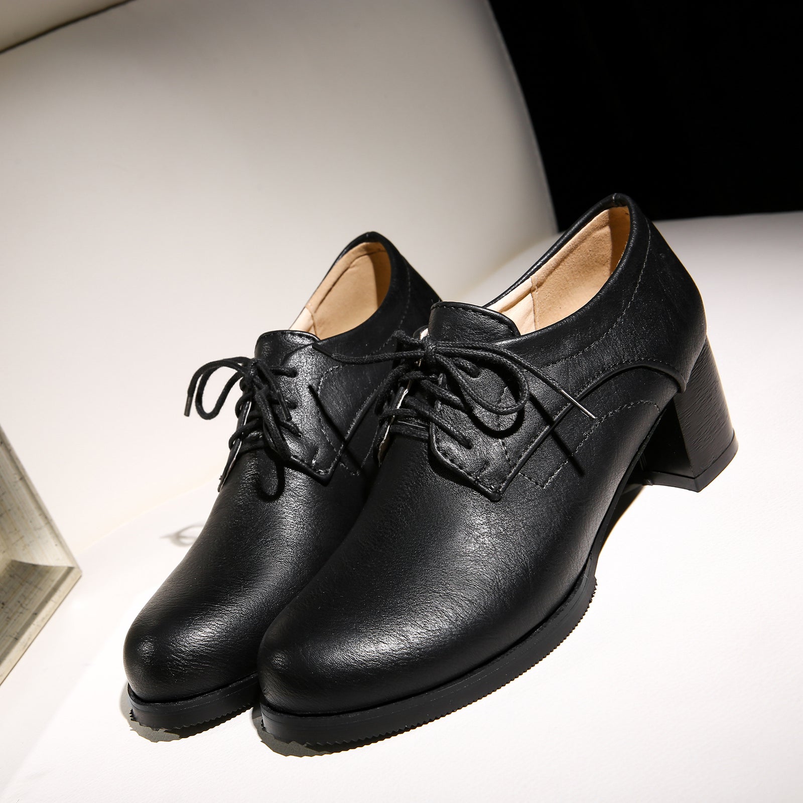 Women's vintage lace-up mid block heels oxfords