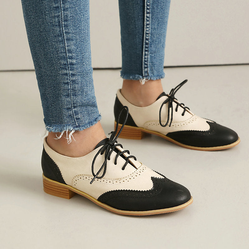 Retro Wingtip Oxfords for Women - Vintage Brogue Detailing for Everyday Wear