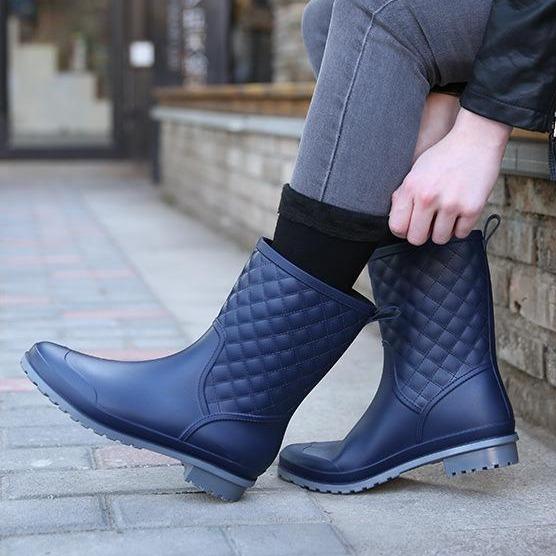 Women's quilted mid calf rain boots flat fashion rain boots