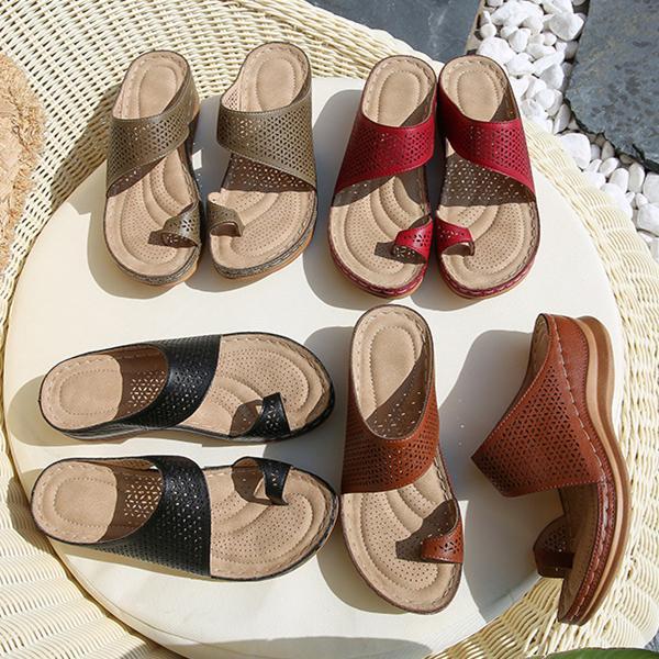 Women ring toe chunky heel 
slide wedge sandals