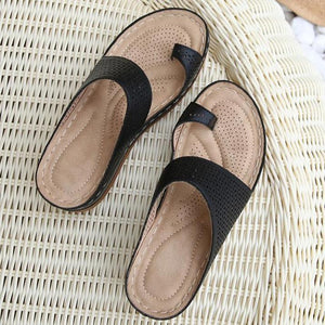 Women ring toe chunky heel 
slide wedge sandals
