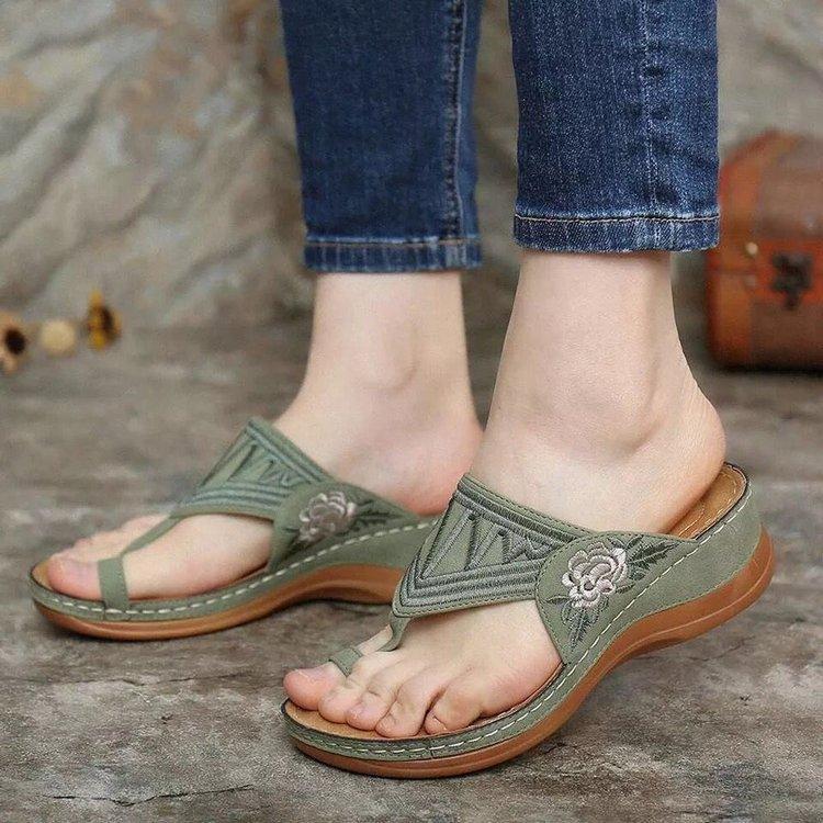 Women flower embroidery ring toe wedge heel flip flops