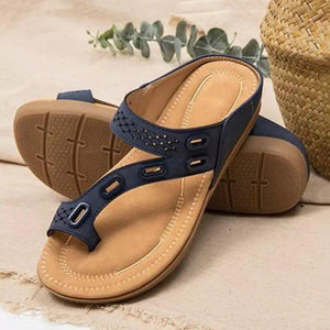 Women flat ring toe summer 
slide sandals