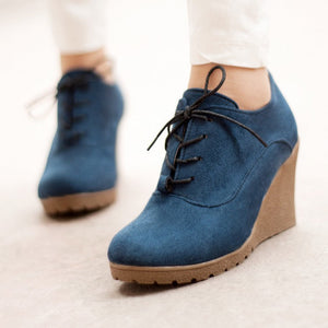 Women round toe lace up short wedge heeled boots