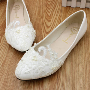 White floral lace kitten heel wedding shoes elegant closed toe bridal pumps
