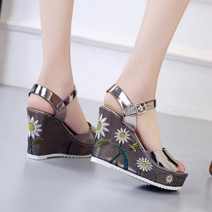 Women peep toe ankle strap flower printed platform wedge sandals