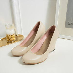 Round toe wedge pumps | Office pumps