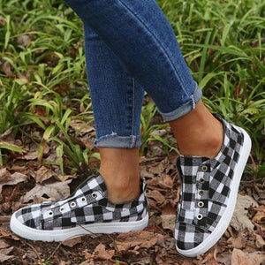 Women fashion plaid canvas round toe flat slip on sneakers